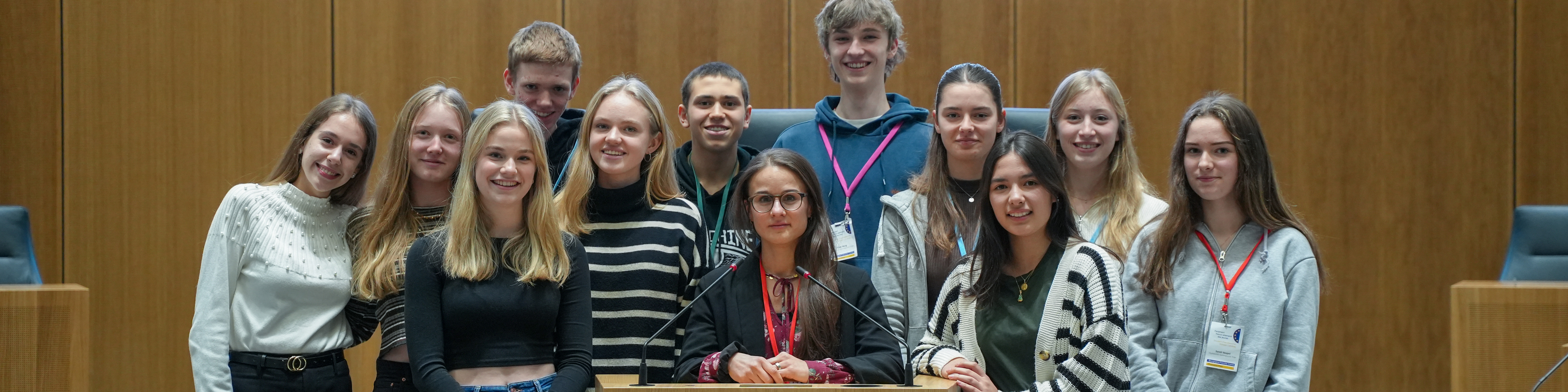 Schülerinnen und Schüler im Plenarsaal des Landtags