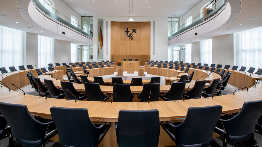 Der Plenarsaal des Landtags Rheinland-Pfalz.